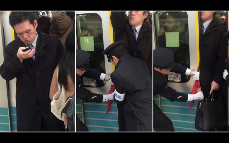 日本電車通勤族的驚人日常！站務人員硬把溢出來的人全塞進車廂，淡定哥「被塞」最後一刻還在玩手機？！