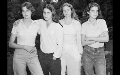 四姊妹每年都會「拍一張合照」40年後從照片中看到了驚訝的變化！