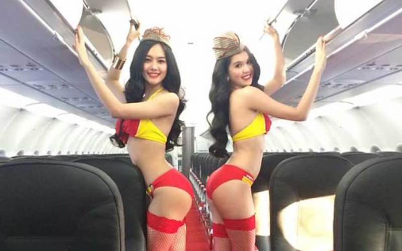 越南這家噴射航空公司堆出了「性感比基尼空姐」的服務，很多人看過第7張照片後都把生意移到越南了...