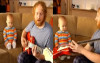 2歲寶寶聽爸爸彈吉他超投入，當吉他遞給他...下一秒網友全驚呆