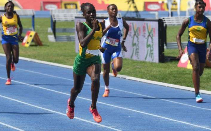 12歲女版「牙買加閃電」！200公尺短跑比賽「破世界紀錄」快到對手都傻眼了！