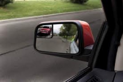 開車上班的途中，有個後照鏡吸引了我的目光  疑    那不正是最新設計嗎