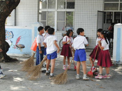 都已經繳了學雜費為什麼還要「幫學校掃地」？ 網揭關鍵主因