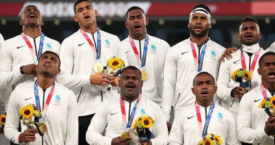 跟冷凍魚一起被載過來的！斐濟「橄欖球隊」搭貨機到東京參加奧運...最後勇奪金！網感動哭