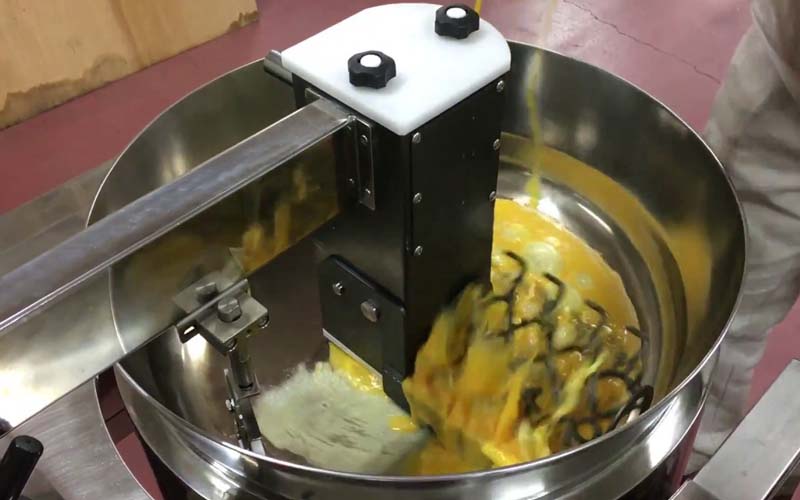 這台「全自動炒飯機」只要把料造順序放進去，就能幫你炒好飯！網友「根本懶人福音」